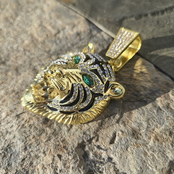 Striking Iced Out Rhinestone & Enamel Green Eyed TIGER Pendant Gold Necklace - Picture 8 of 11